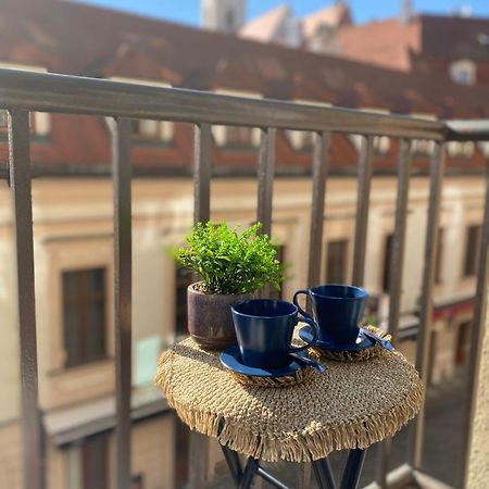 Audrey Hepburn Apartment Old Town Air Conditioned براتسيلافا المظهر الخارجي الصورة