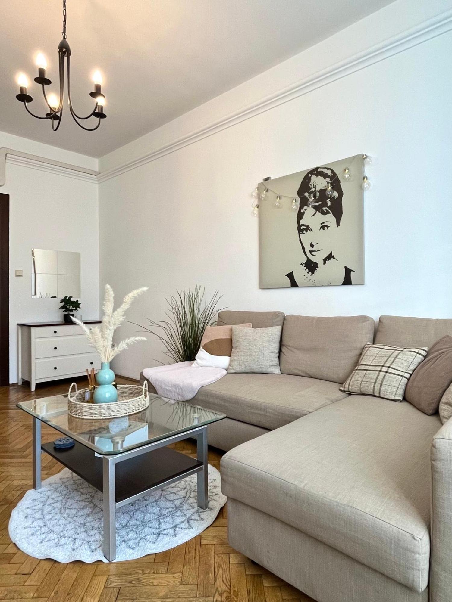 Audrey Hepburn Apartment Old Town Air Conditioned براتسيلافا المظهر الخارجي الصورة