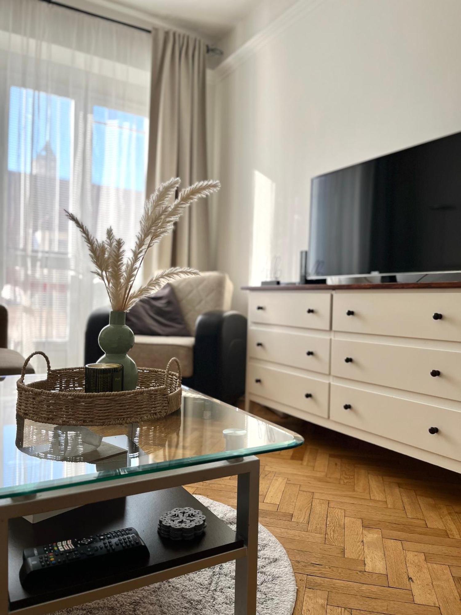Audrey Hepburn Apartment Old Town Air Conditioned براتسيلافا المظهر الخارجي الصورة