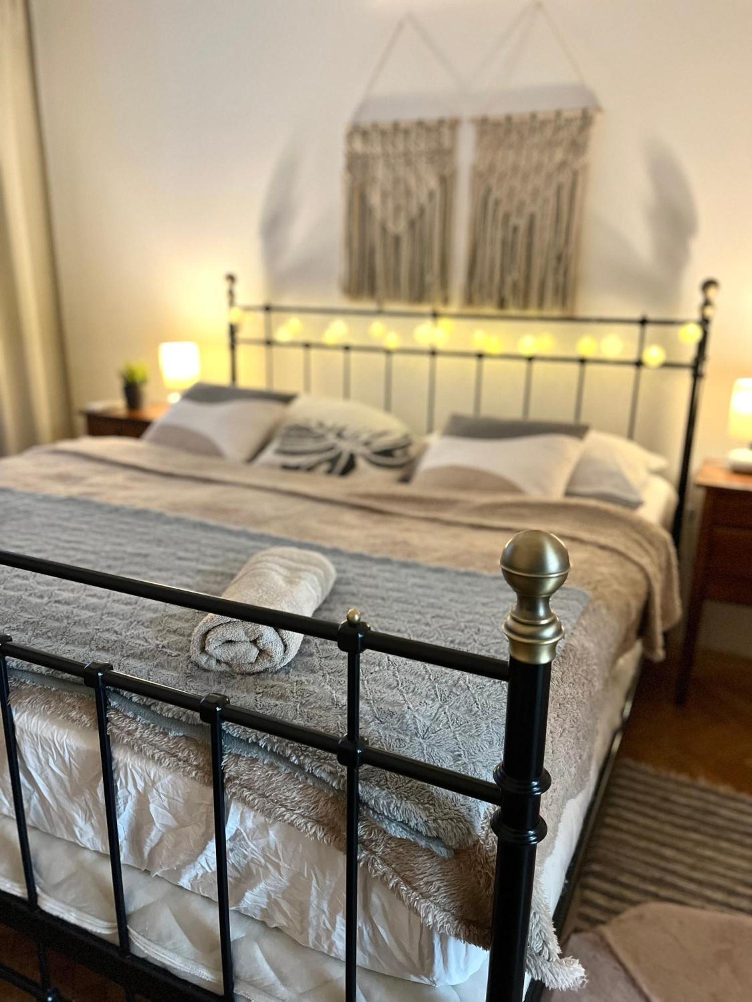 Audrey Hepburn Apartment Old Town Air Conditioned براتسيلافا المظهر الخارجي الصورة