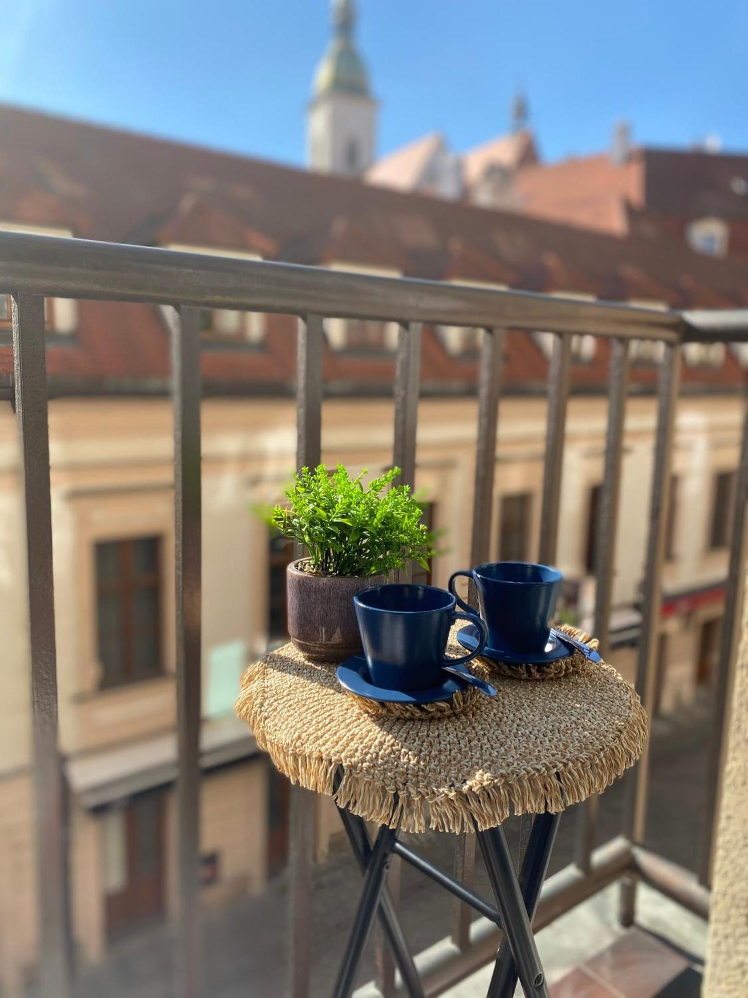 Audrey Hepburn Apartment Old Town Air Conditioned براتسيلافا المظهر الخارجي الصورة